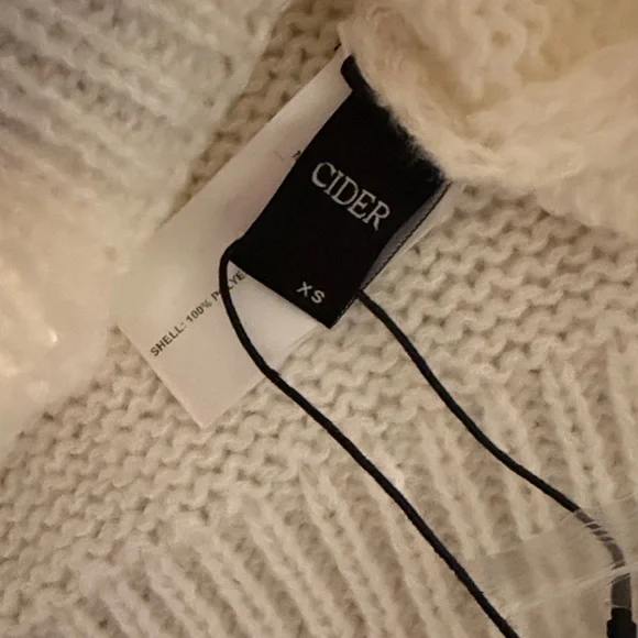 Cider Cream Cardigan with Floral Embroidery - Picture 2 of 4